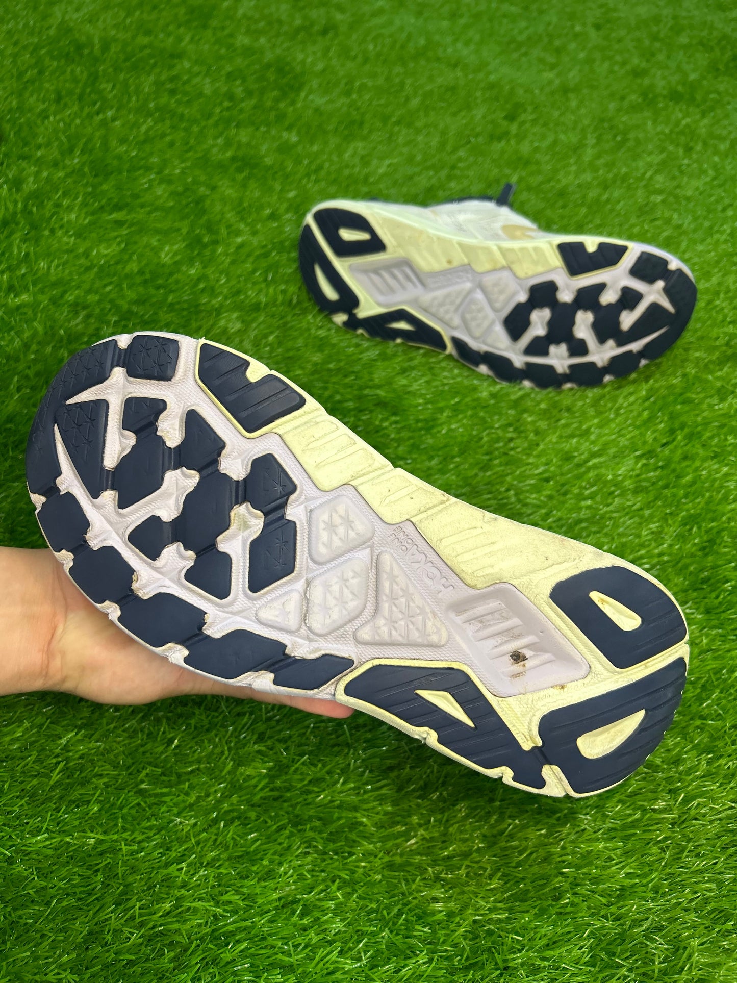 Hoka Arahi 5