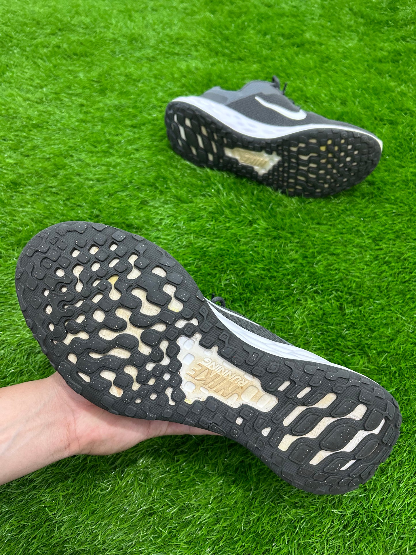 Nike Revolution 6