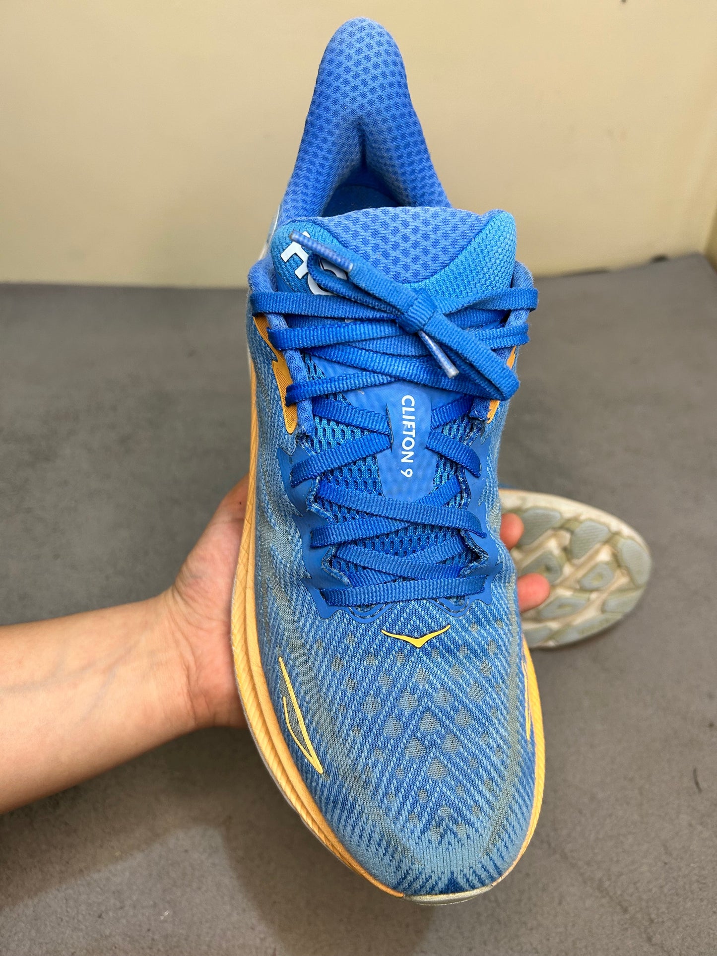 Hoka Clifton 9