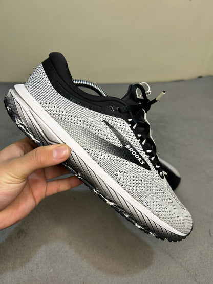 Brooks Revel 7