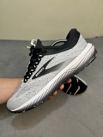 Brooks Revel 7