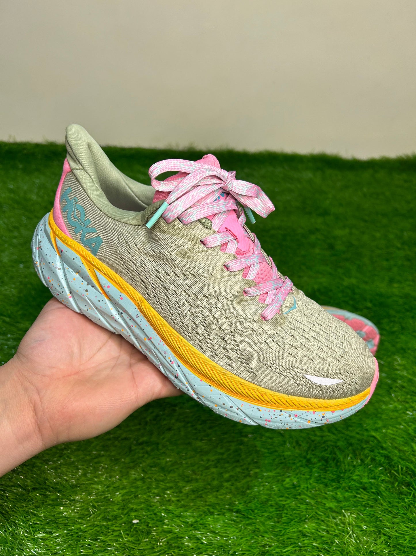 Hoka Clifton 8
