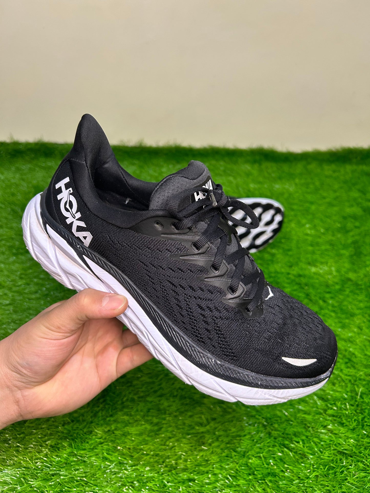 Hoka One One Clifton 8