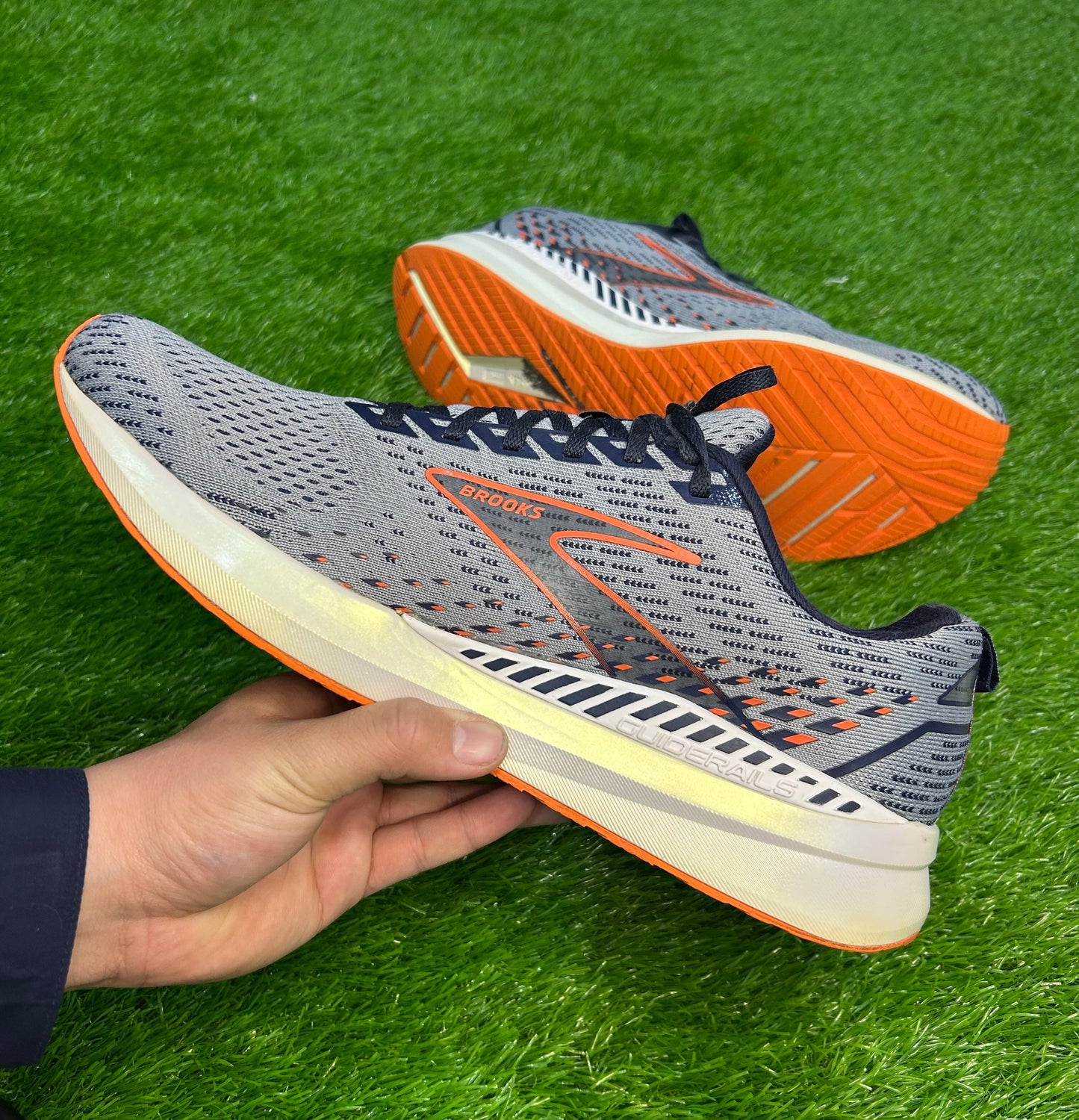 Brooks Levitate GTS 5