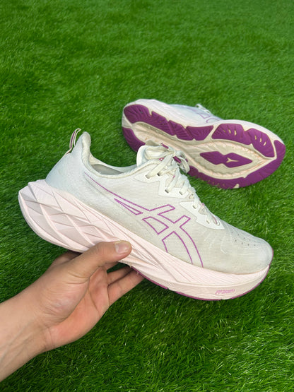 Asics NovaBlast 4