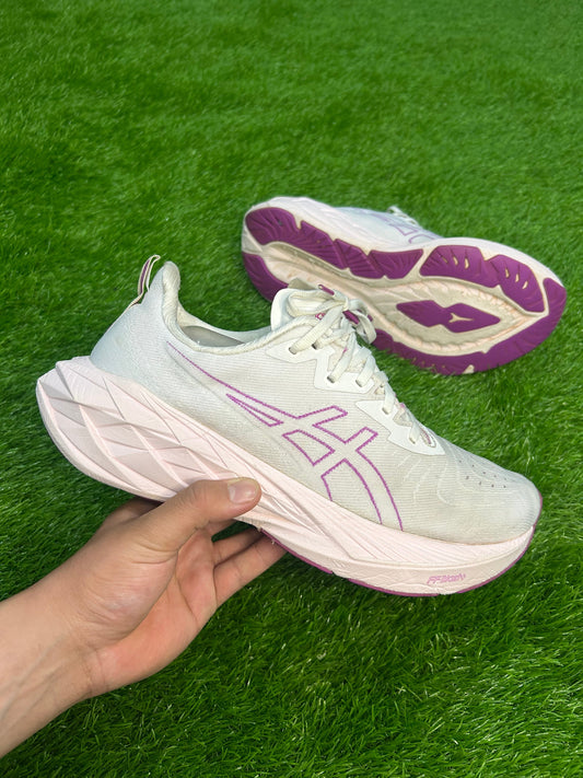 Asics NovaBlast 4