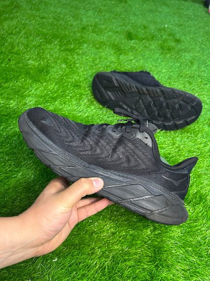 Hoka Arahi 6