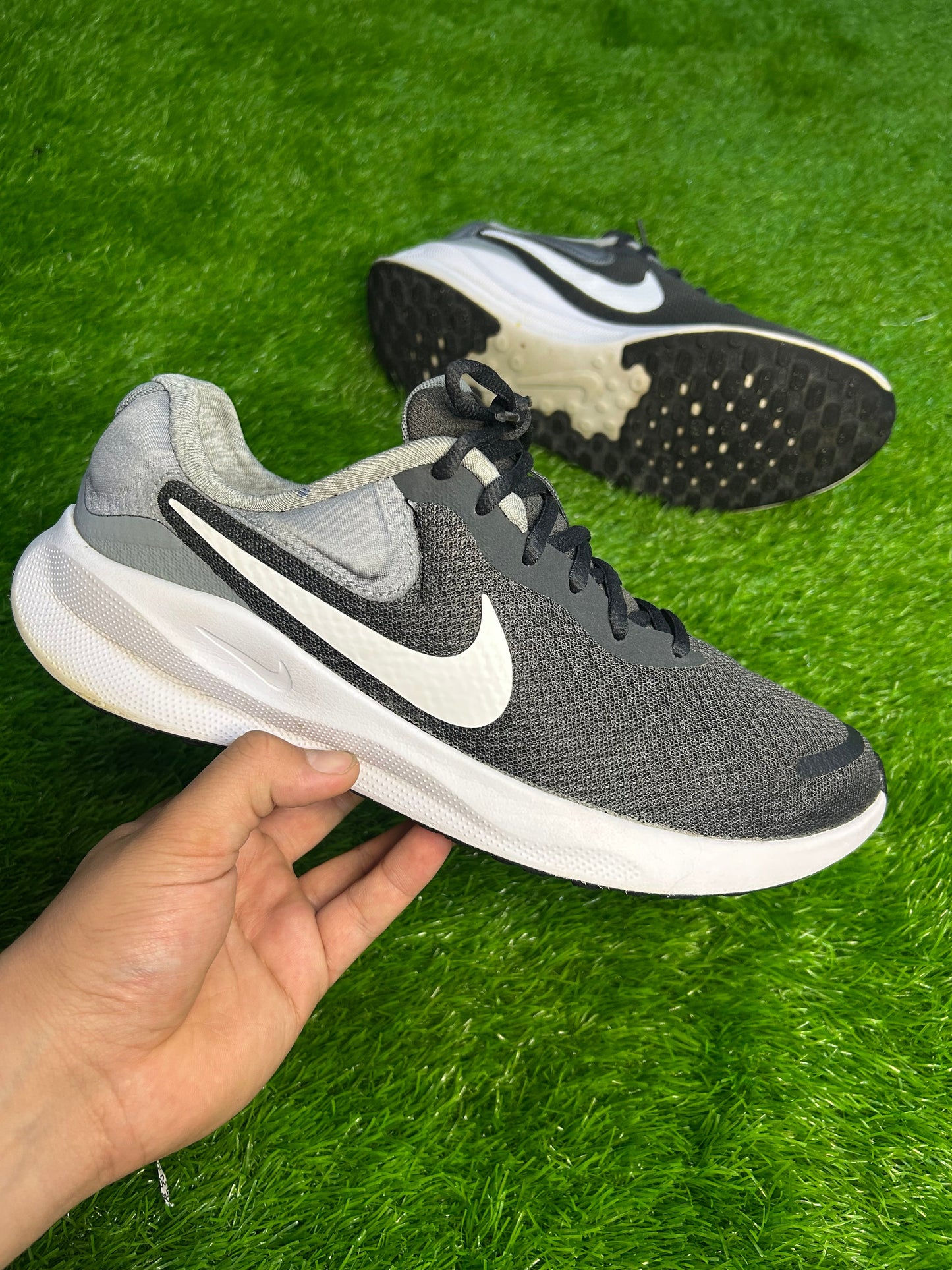 Nike Revolution 7