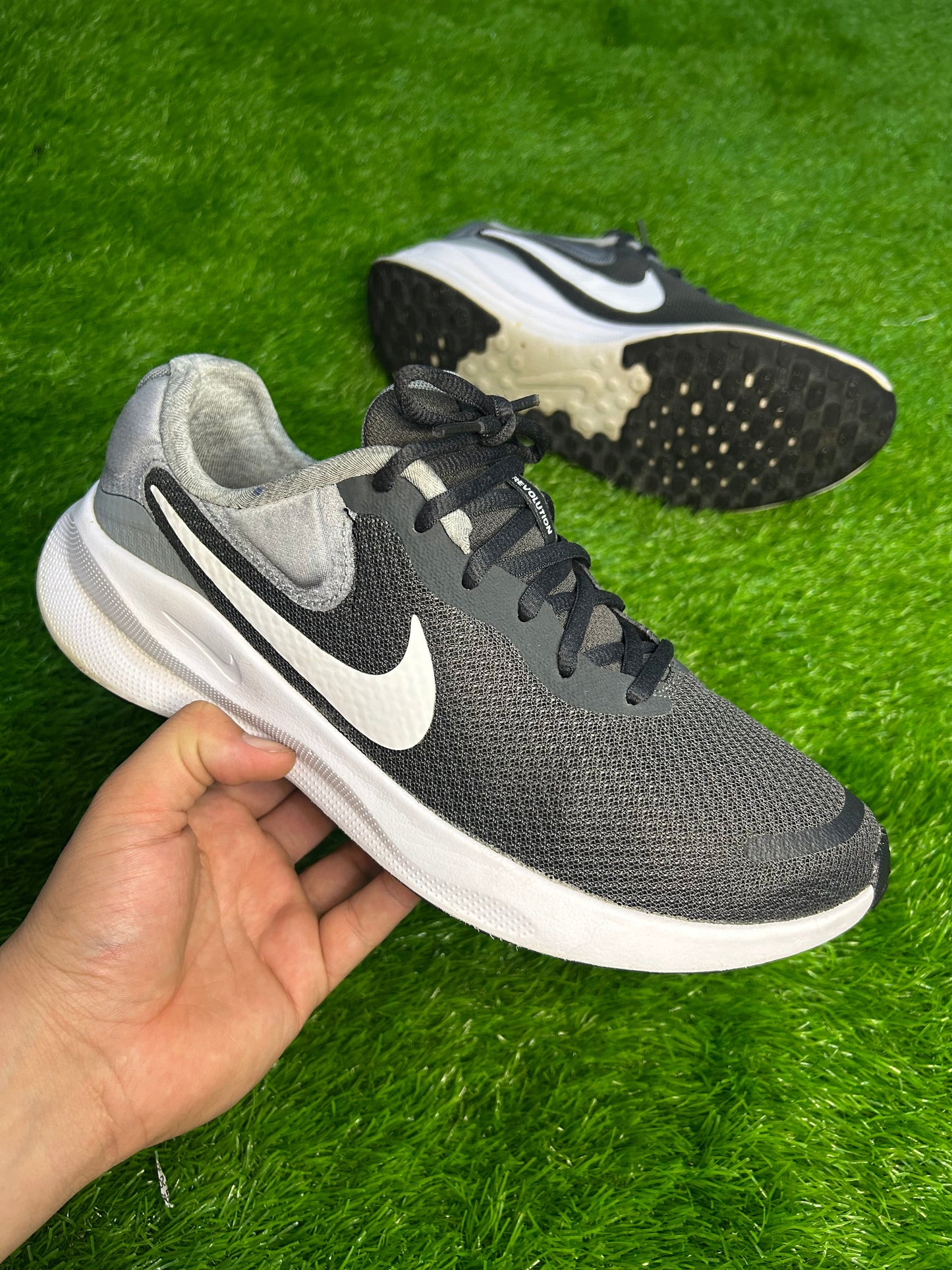 Nike Revolution 7