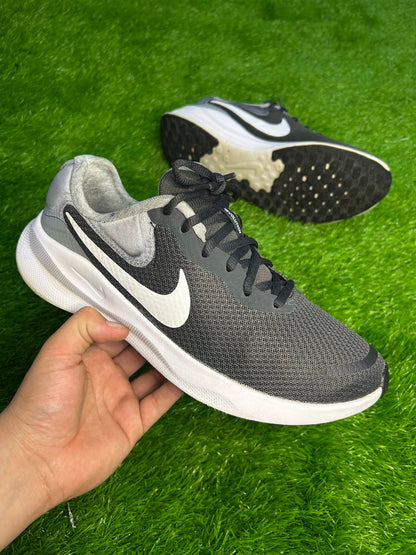 Nike Revolution 7