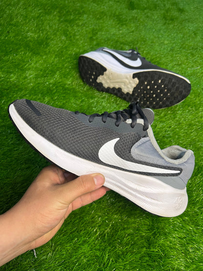 Nike Revolution 7