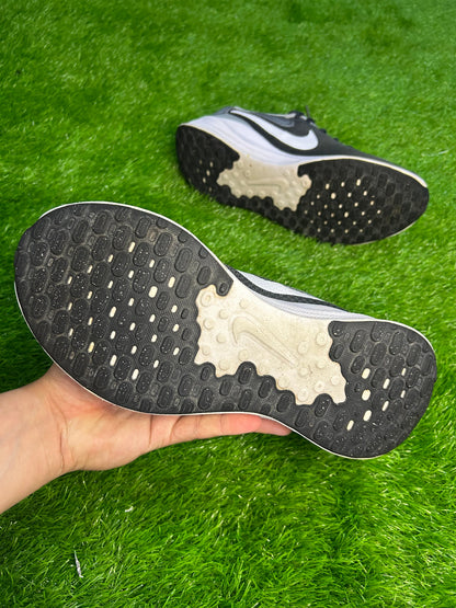 Nike Revolution 7