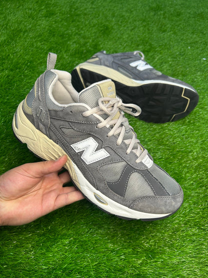 New Balance 878