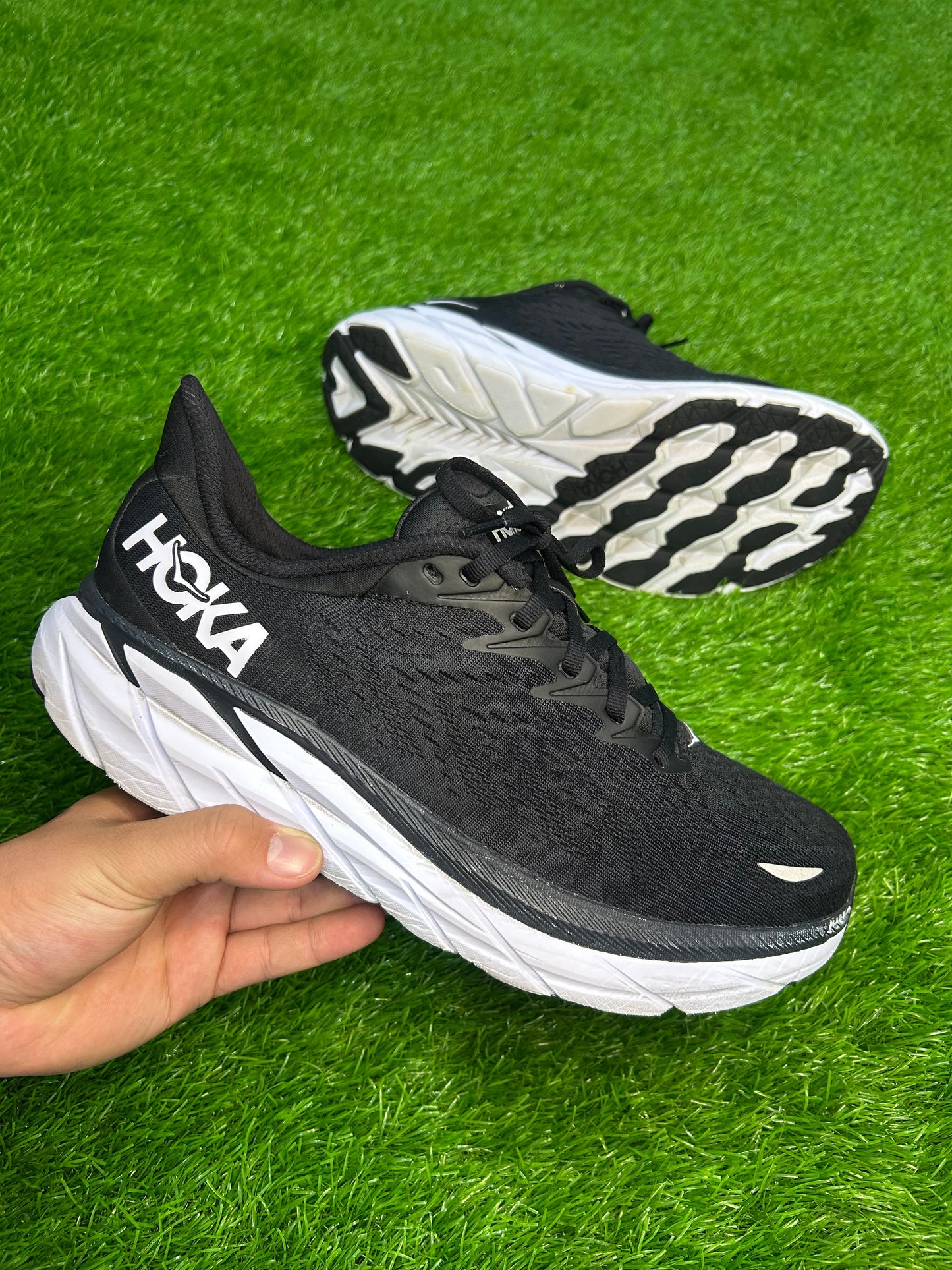 Hoka One One Clifton 8