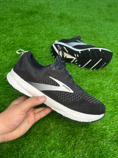 Brooks Revel 4