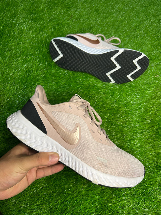 Nike Revolution