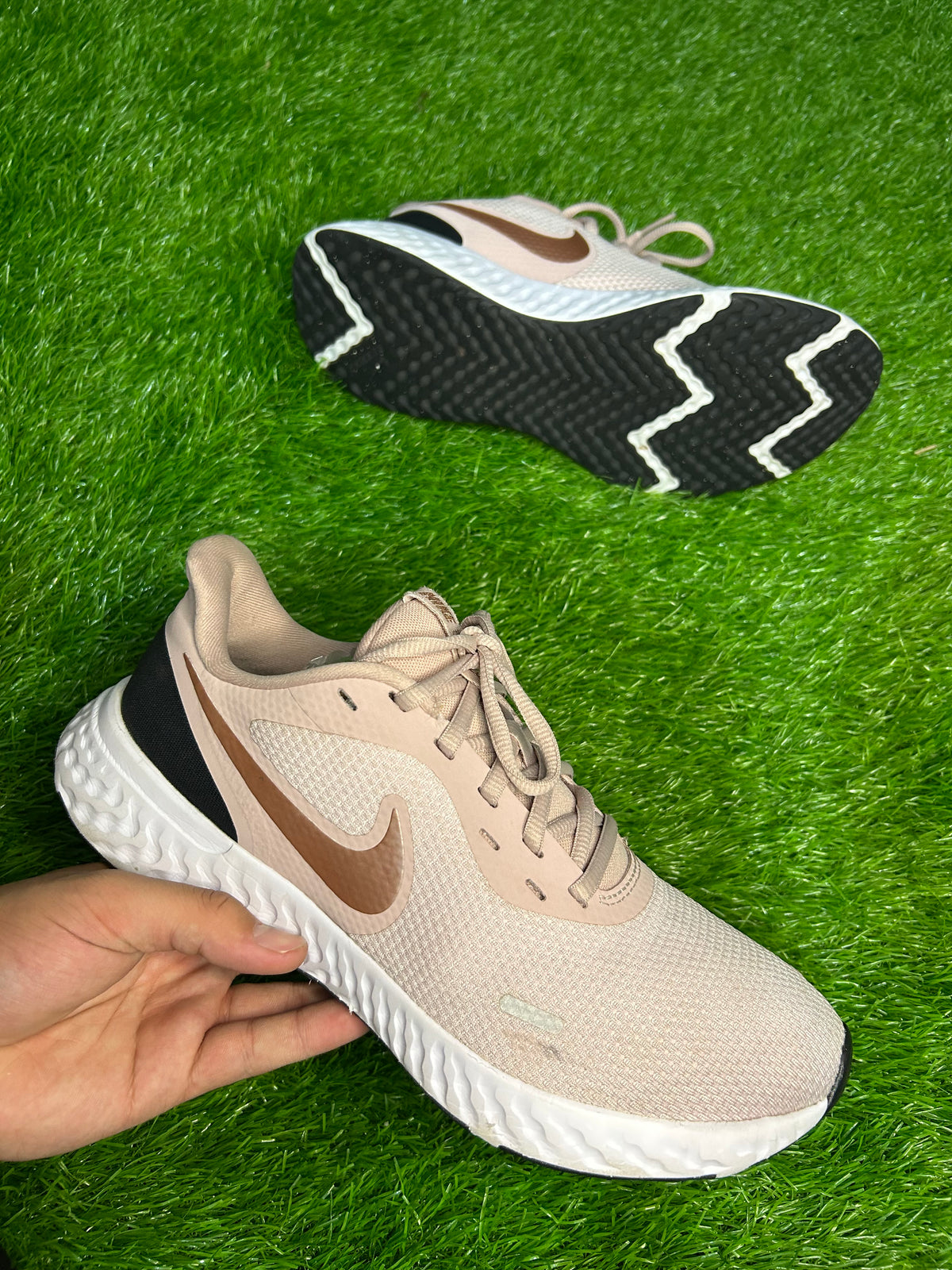 Nike Revolution