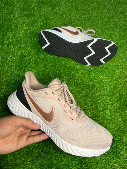 Nike Revolution