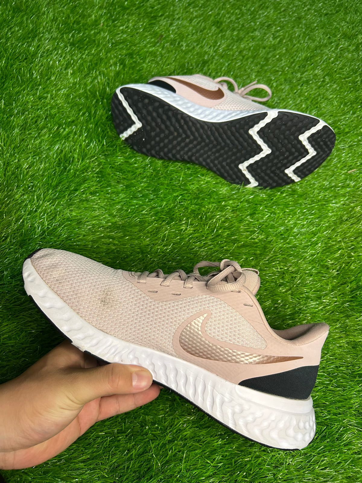 Nike Revolution