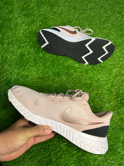 Nike Revolution