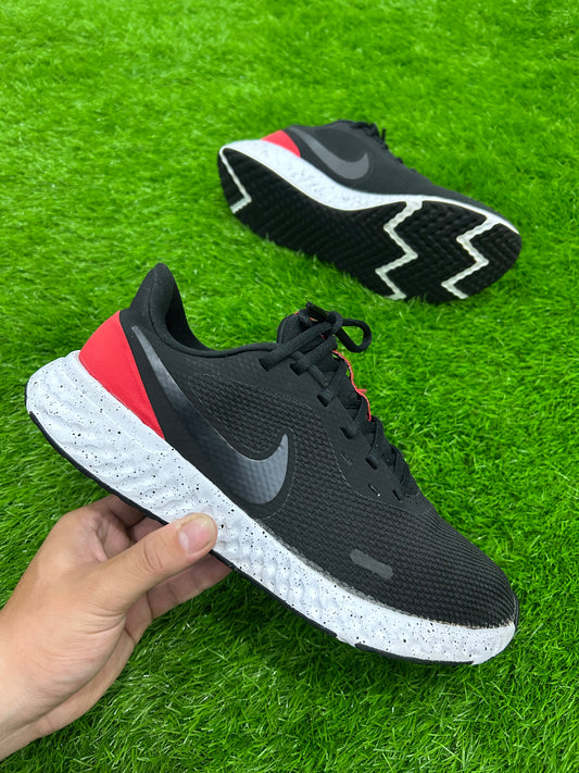 Nike Revolution 5