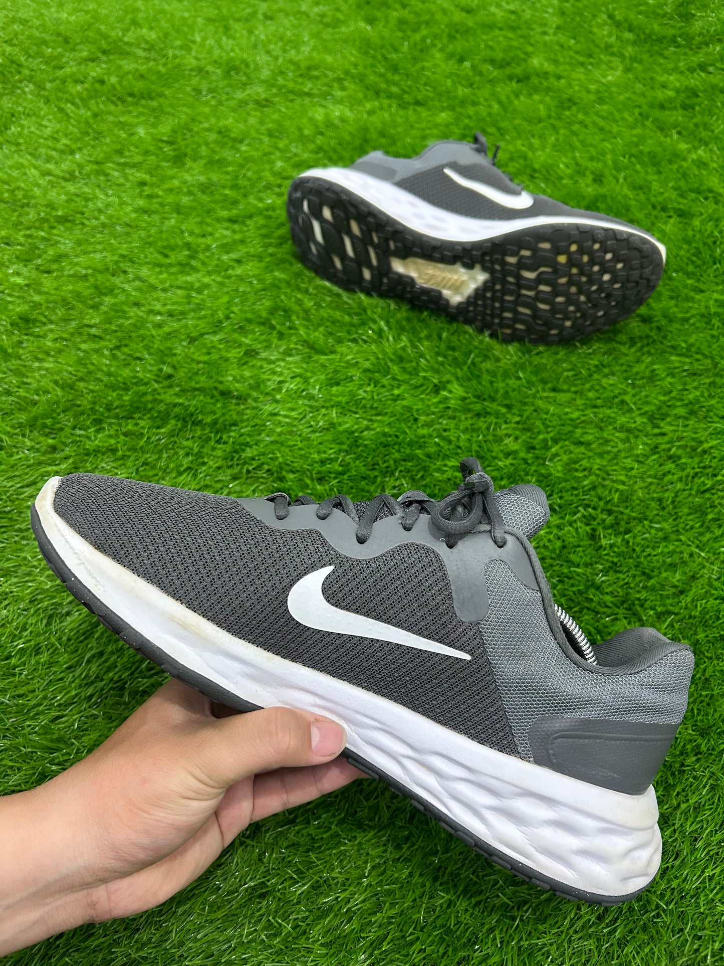 Nike Revolution 6