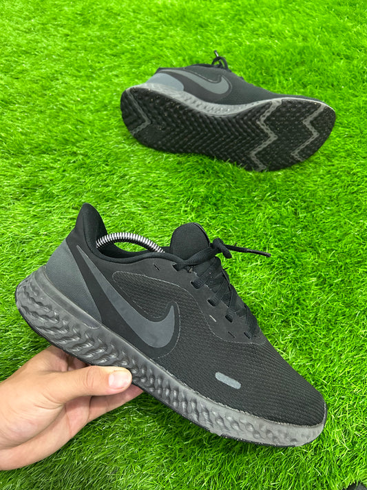 Nike Revolution 5