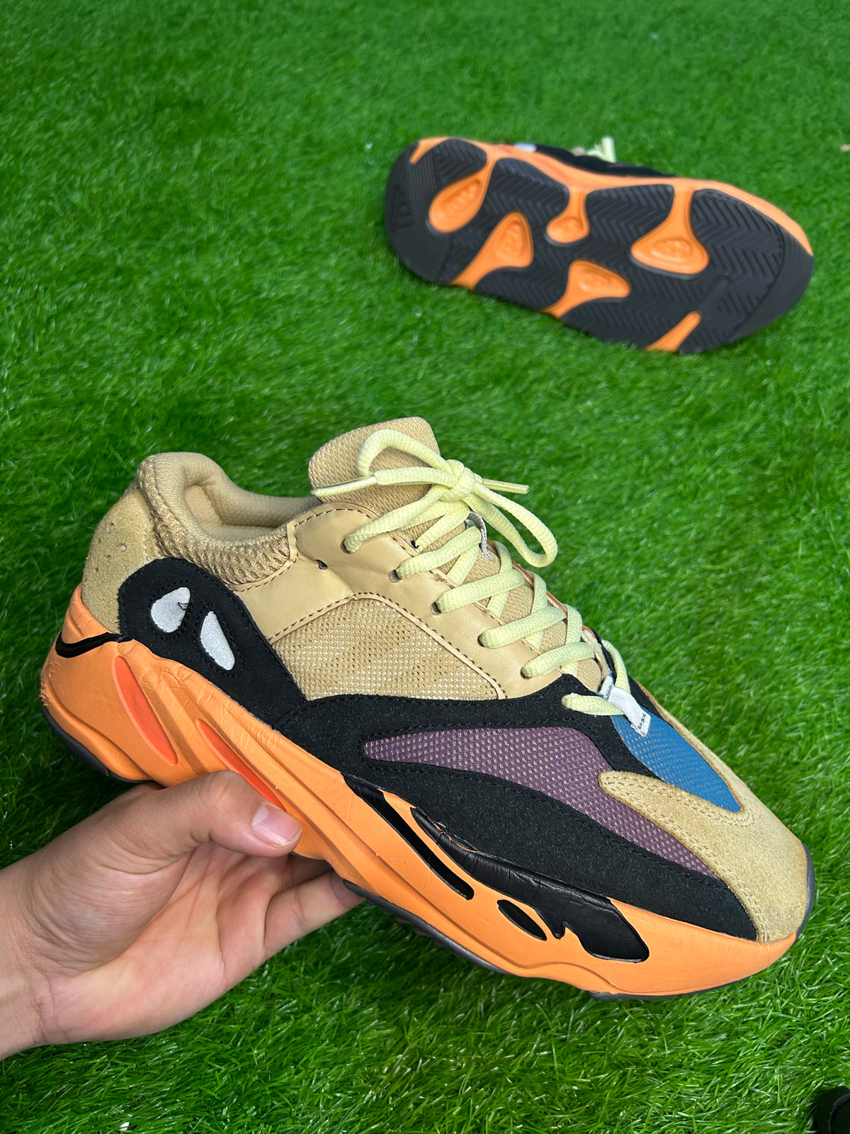 Adidas Yeezy Boost 700
