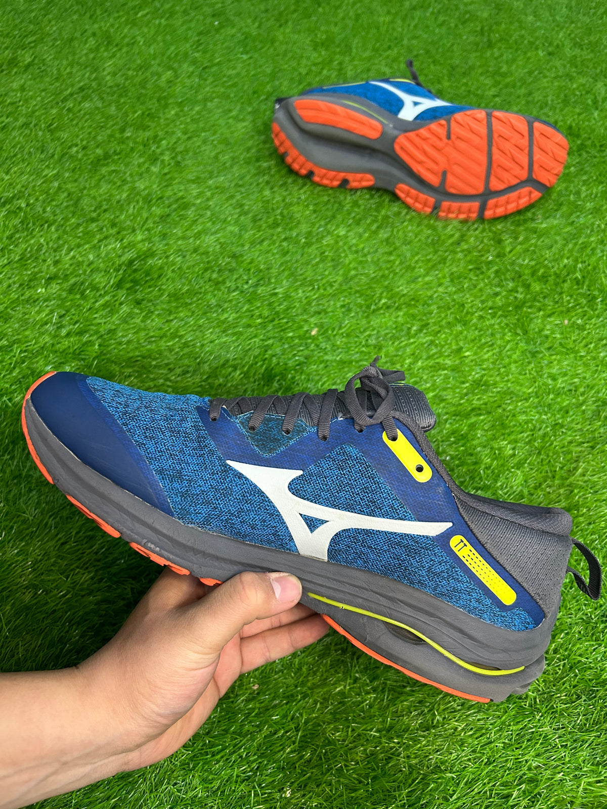 Mizuno Wave Rider TT 2